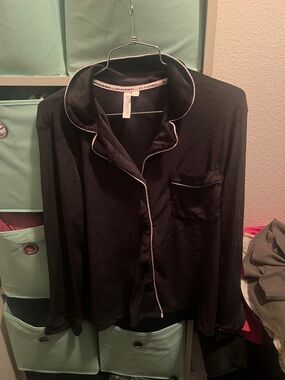 Loungeable Black Pajama Top and Bottoms with Contrast Piping